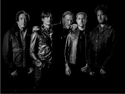 QUEENS OF THE STONE AGE “PAPER MACHETE” - imagem 2