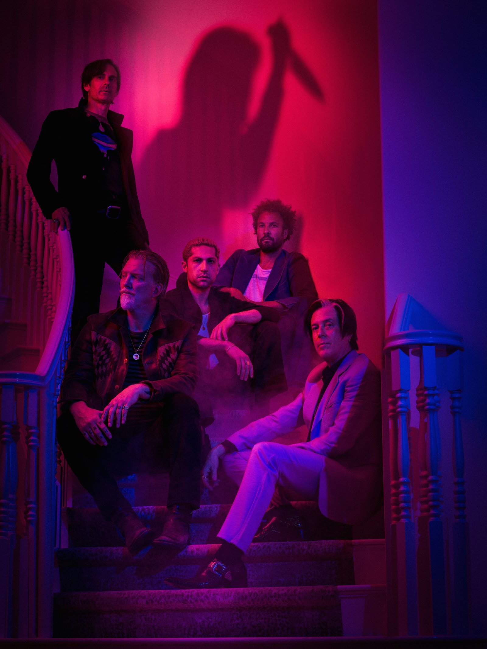 QUEENS OF THE STONE AGElança “Carnavoyeur” Que faz parte do seu próximo álbumIn Times New Roman… - imagem 2