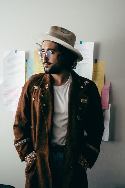 Zeeba embala esperança em lançamento de curta e de single duplo para o álbum "Cultivar"