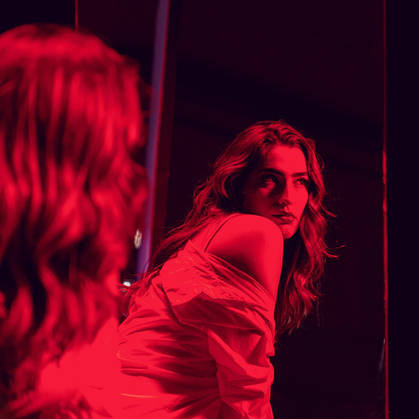 ARGENTINA VICKY LUZ ALERTA SOBRE DEPENDÊNCIA EMOCIONAL EM “TÁ PERIGOSO”, SEU NOVO SINGLE - imagem 2