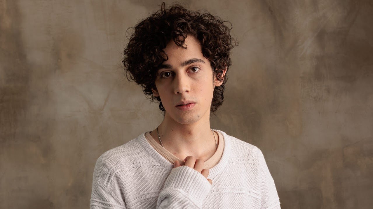 Ator descobre diagnóstico de espectro autista interpretando personagem com o transtorno em série da HBO Brasil - imagem 3