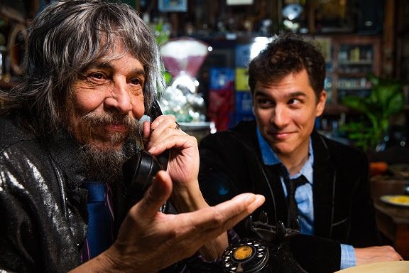 Benito Di Paula e Rodrigo Vellozo apresentam o videoclipe de "Parabéns pra Você"