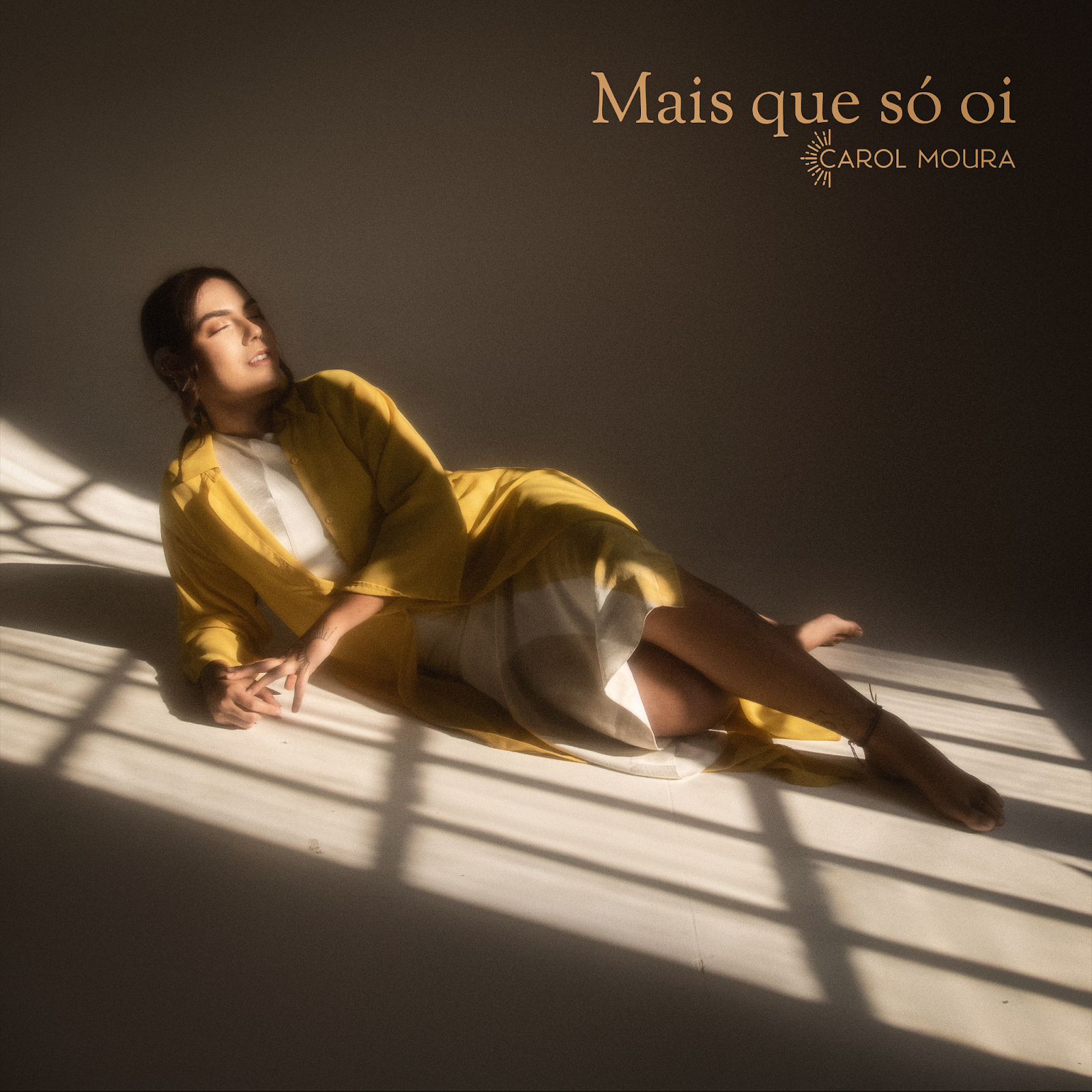 CANTORA E COMPOSITORA CAROL MOURA LANÇA "MAIS QUE SÓ OI", NOVO SINGLE DO SEU PRIMEIRO EP