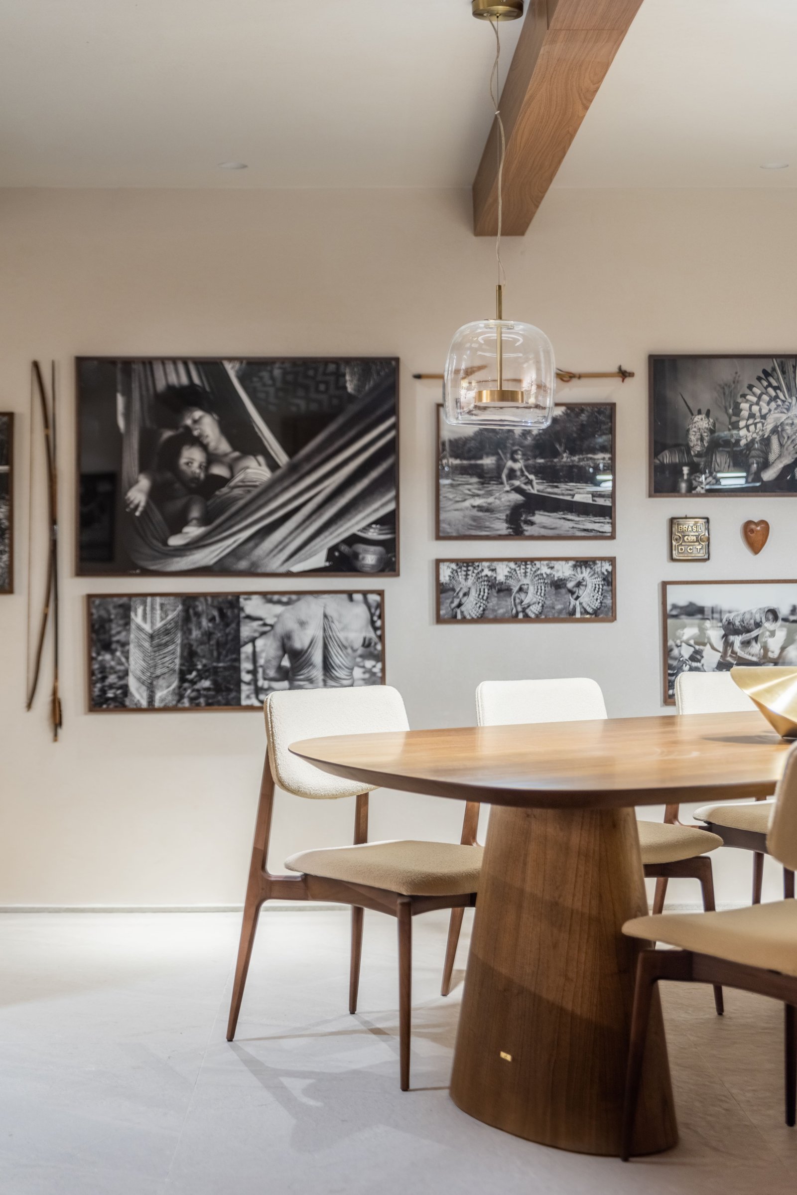 Gallery wall com fotografias da Cultura Indígena Brasileira pode ser apreciado durante a 36ª edição da - imagem 3