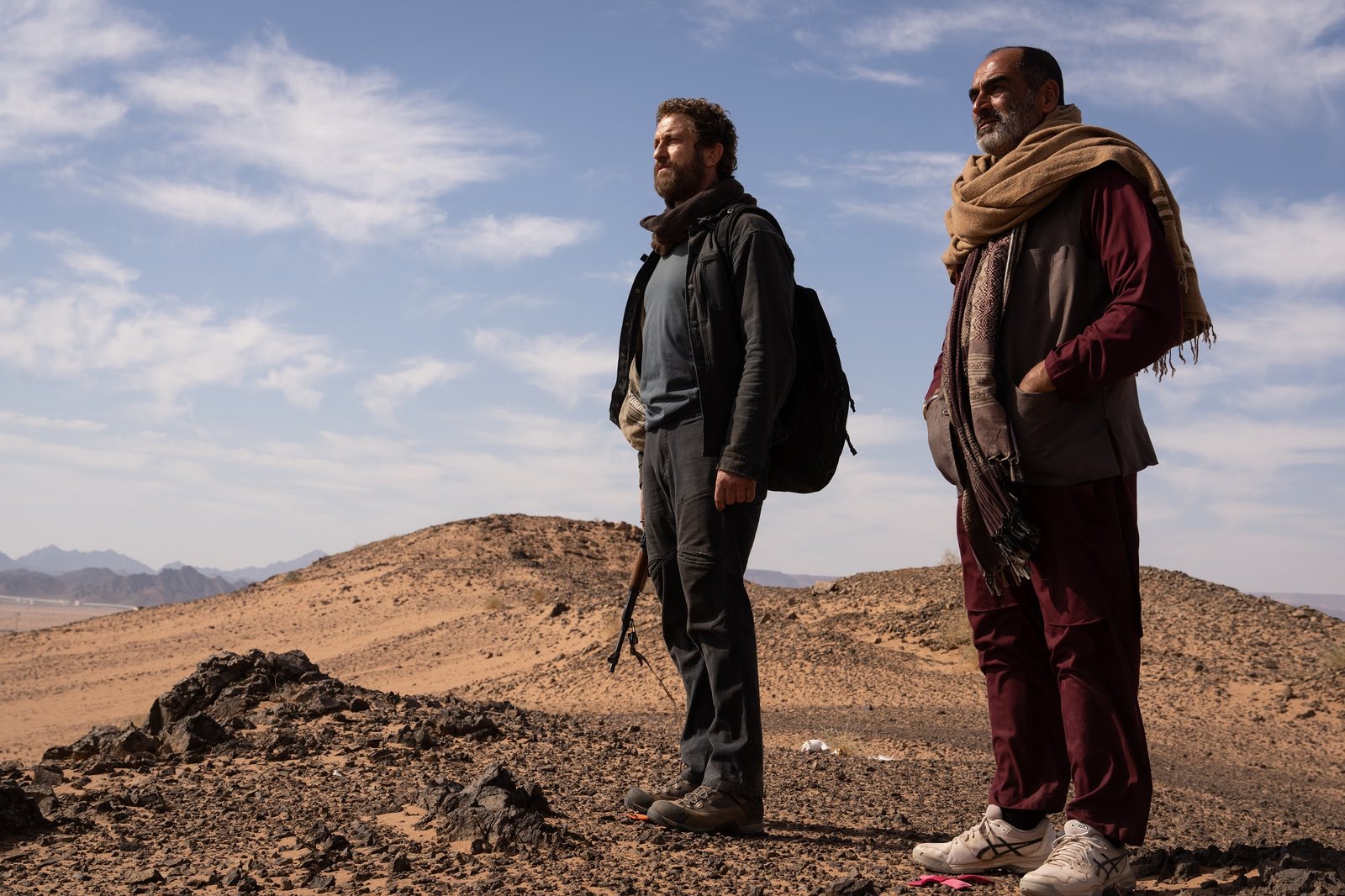 ‘MISSÃO DE SOBREVIVÊNCIA’GERARD BUTLER ESTRELA AÇÃO FILMADA NA ARÁBIA SAUDITA - imagem 2