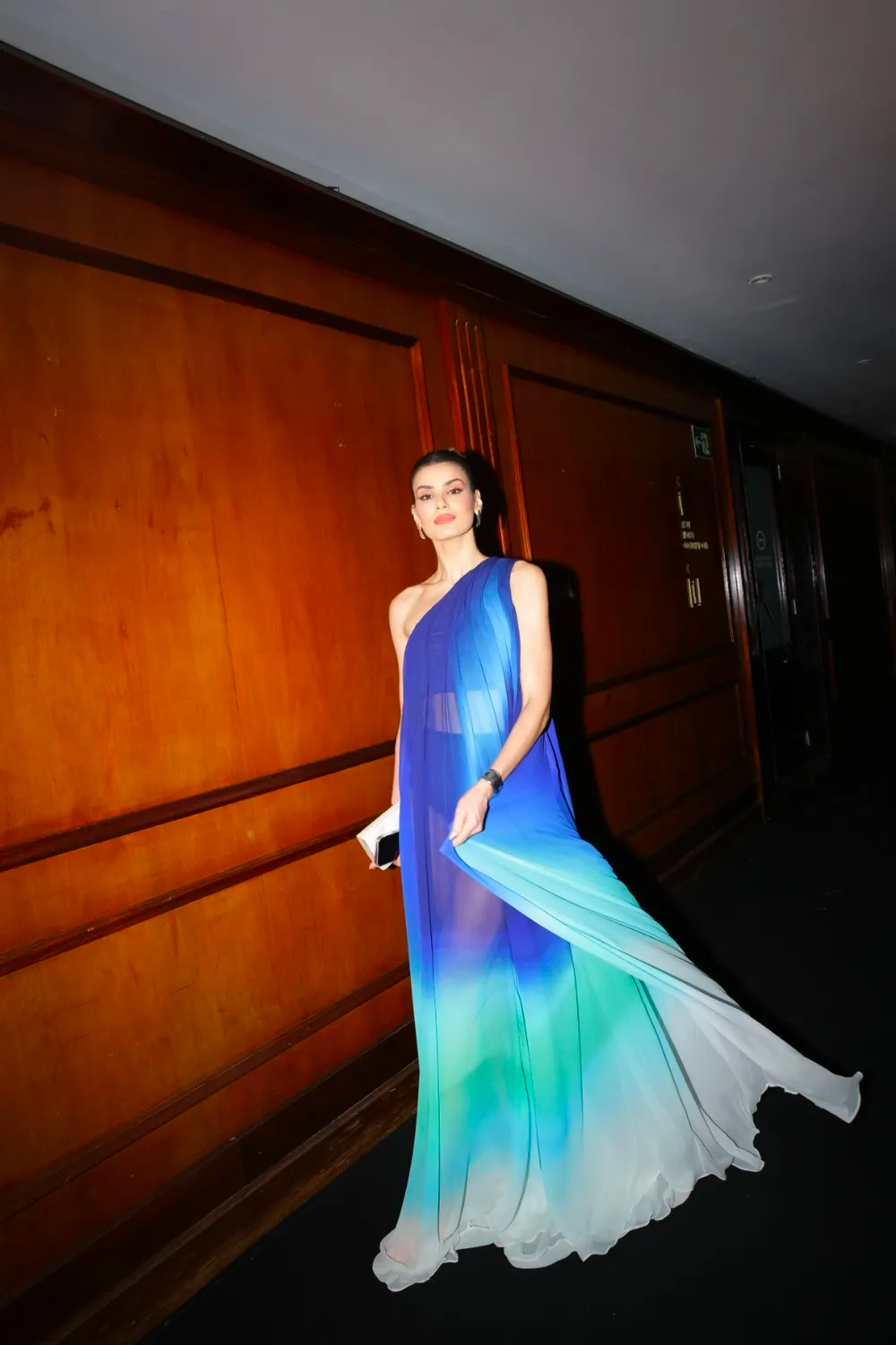 CAMILA QUEIROZ E KLEBBER TOLEDO USAM JOIAS TIFFANY & CO. PARA O BAILE DO COPA - imagem 3