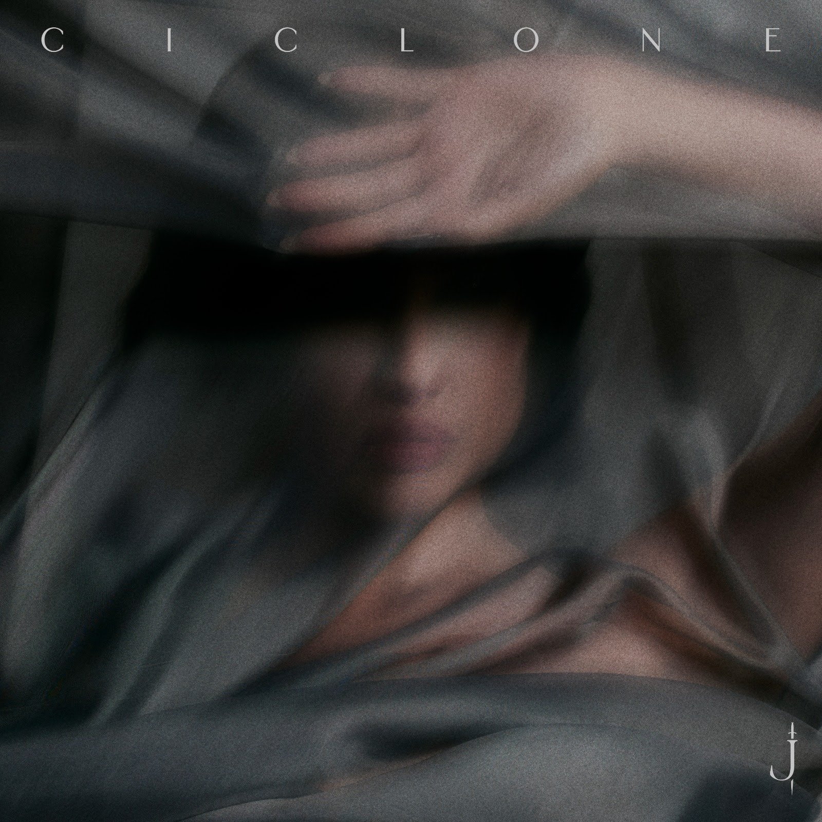 “CICLONE”: JULIETTE CELEBRA PLURALIDADE ARTÍSTICA EM ÁLBUM DE ESTREIA