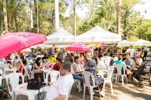 Com karaokê em praça pública, diversões, gastronomia e expositores, Fair&Sale comemora sua 100ª edição neste