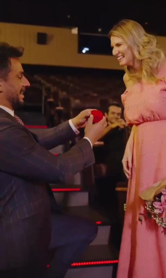 Julio Rocha surpreende Karoline Kleine e faz pedido de casamento no cinema - imagem 5