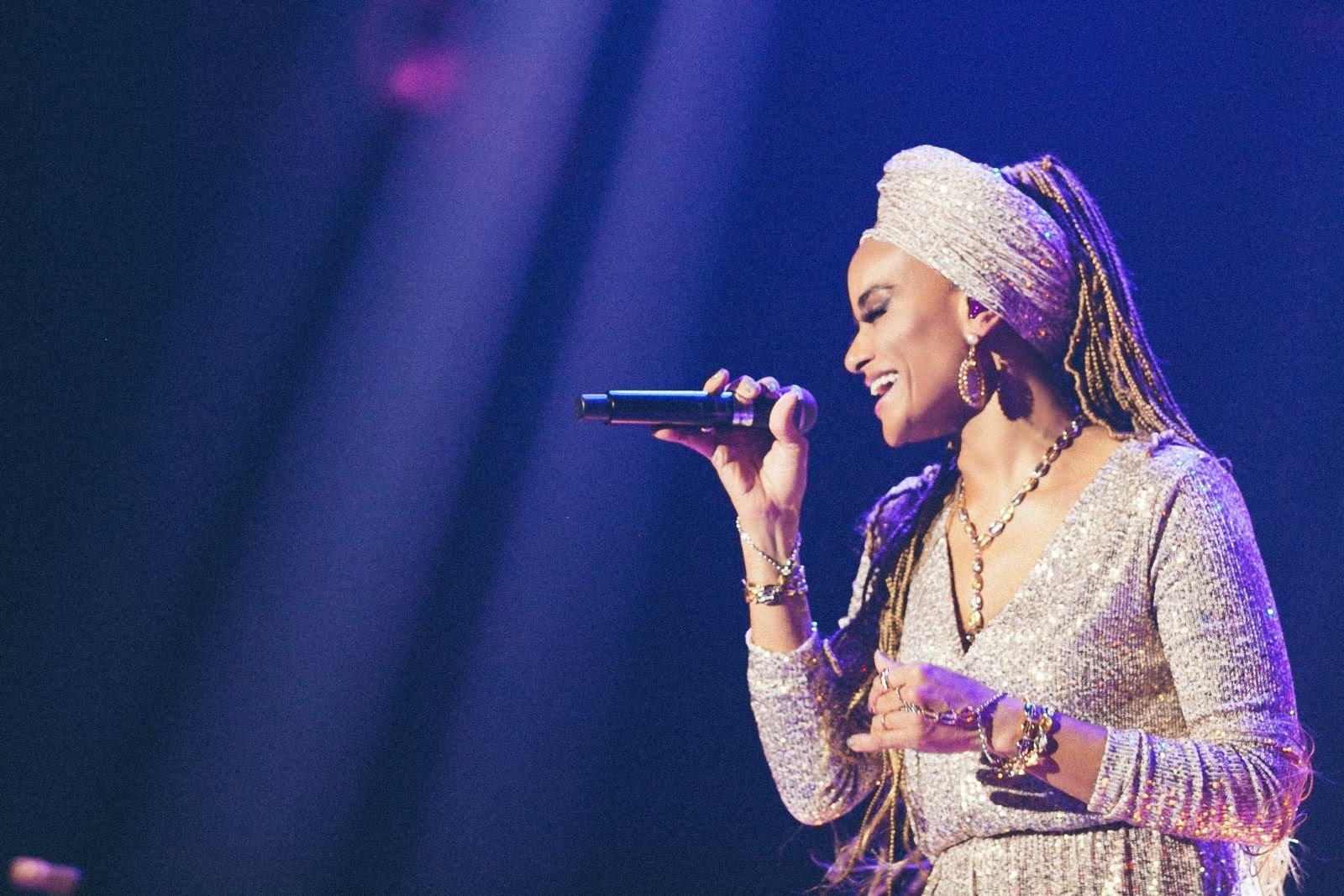 Luciana Mello se apresenta no The Town