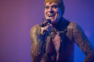 Ney Matogrosso anuncia nova sessão do show "Bloco na Rua"
