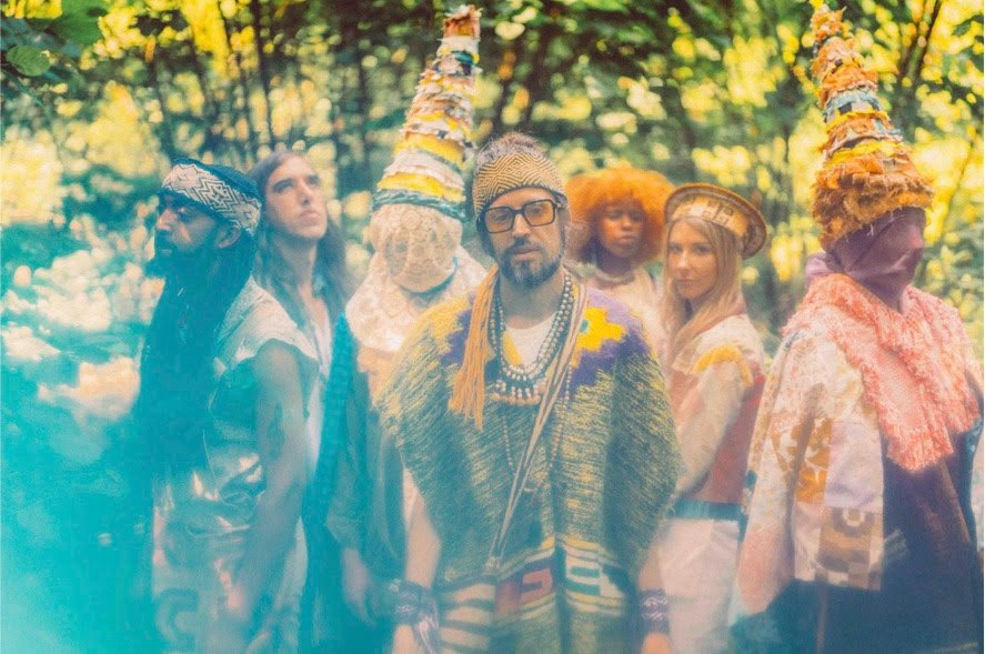 CRYSTAL FIGHTERS Compartilha detalhes do seu novo álbum, LIGHT + Anuncia turnê na Europa e Reino Unido em - imagem 2