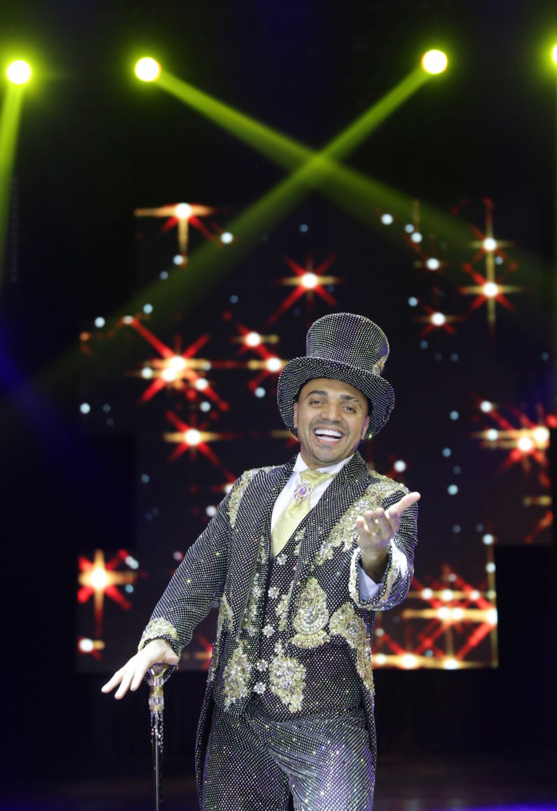 Tirullipa atrai fãs de todas as idades em seu circo e comemora sucesso das apresentações