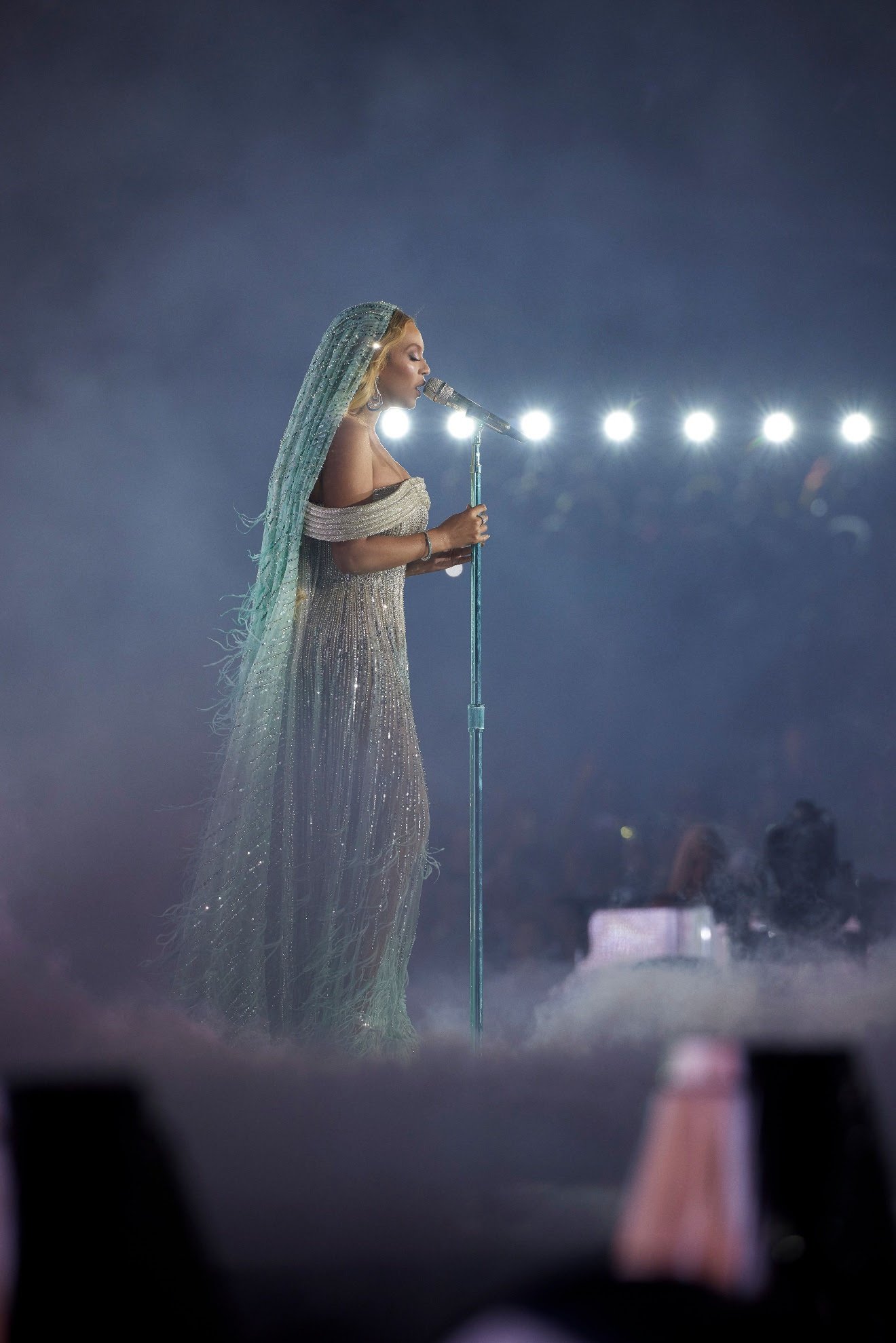 BEYONCÉ USA JOIAS DA TIFFANY & CO. DURANTE APRESENTAÇÃO DA RENAISSANCE WORLD TOUR EM DALLAS, TEXAS - imagem 3