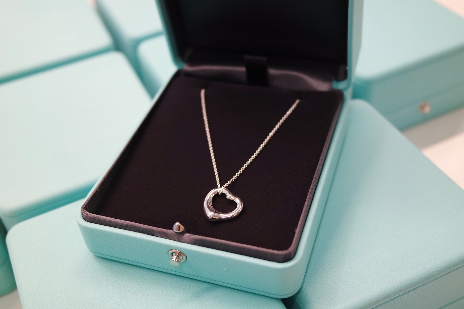 Madrinhas do casamento de Celina & Ronaldo recebem presente Tiffany & Co. - imagem 3