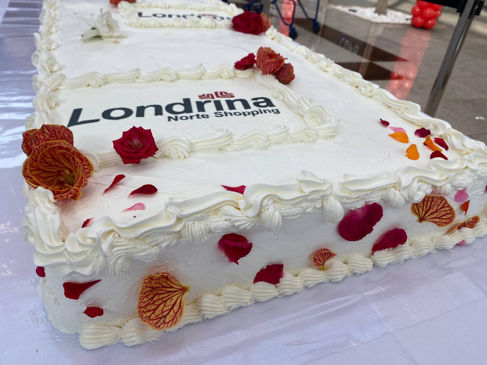 Bolo de 11 metros tem 180 kg e levou 24h para ficar pronto no aniversário do Norte Shopping - imagem 2
