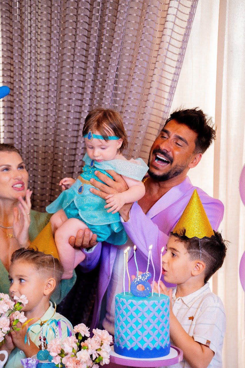 Julio Rocha celebra mesversário da caçula e semelhança com o ator chama atenção dos internautas - imagem 4