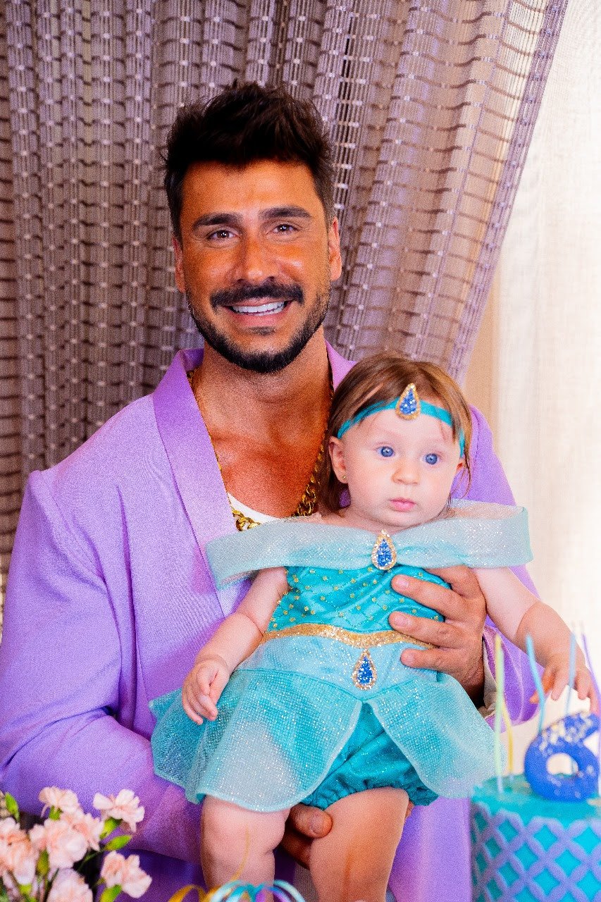 Julio Rocha celebra mesversário da caçula e semelhança com o ator chama atenção dos internautas - imagem 5
