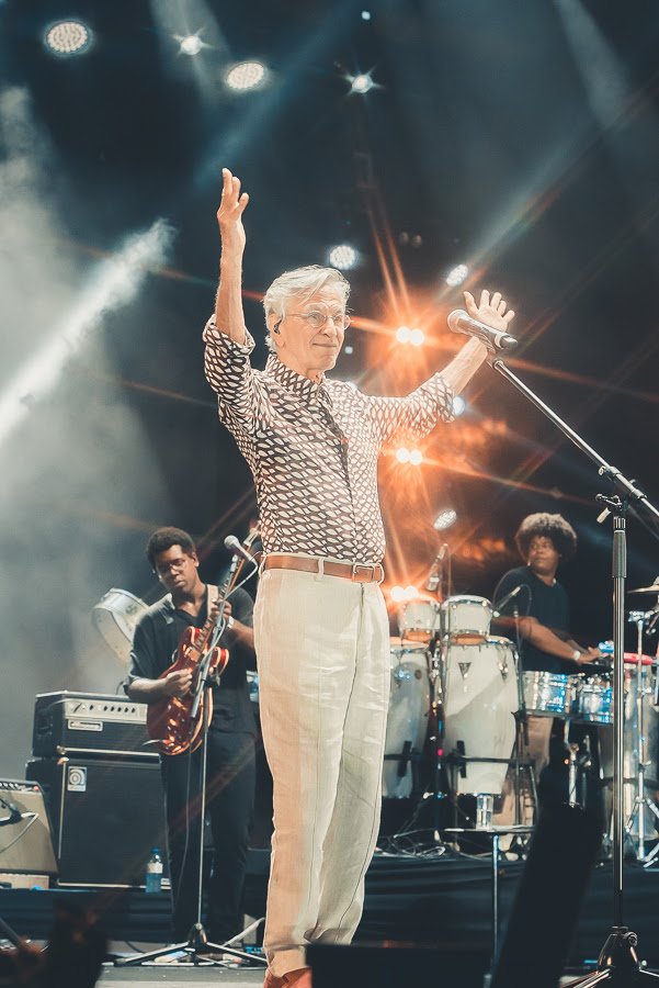 Caetano Veloso interrompe férias "radicais" e apresenta ao público baiano o show "Transa" no Festival de