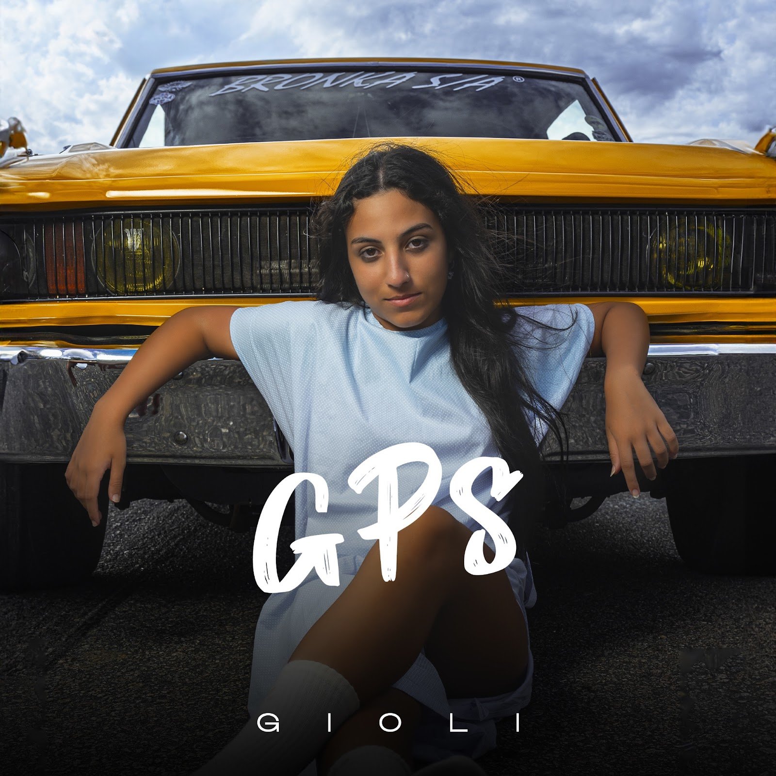 Com apenas um ano de carreira, GIOLI lança o single "GPS", faixa que completa seu primeiro EP: "Carinha Nova"