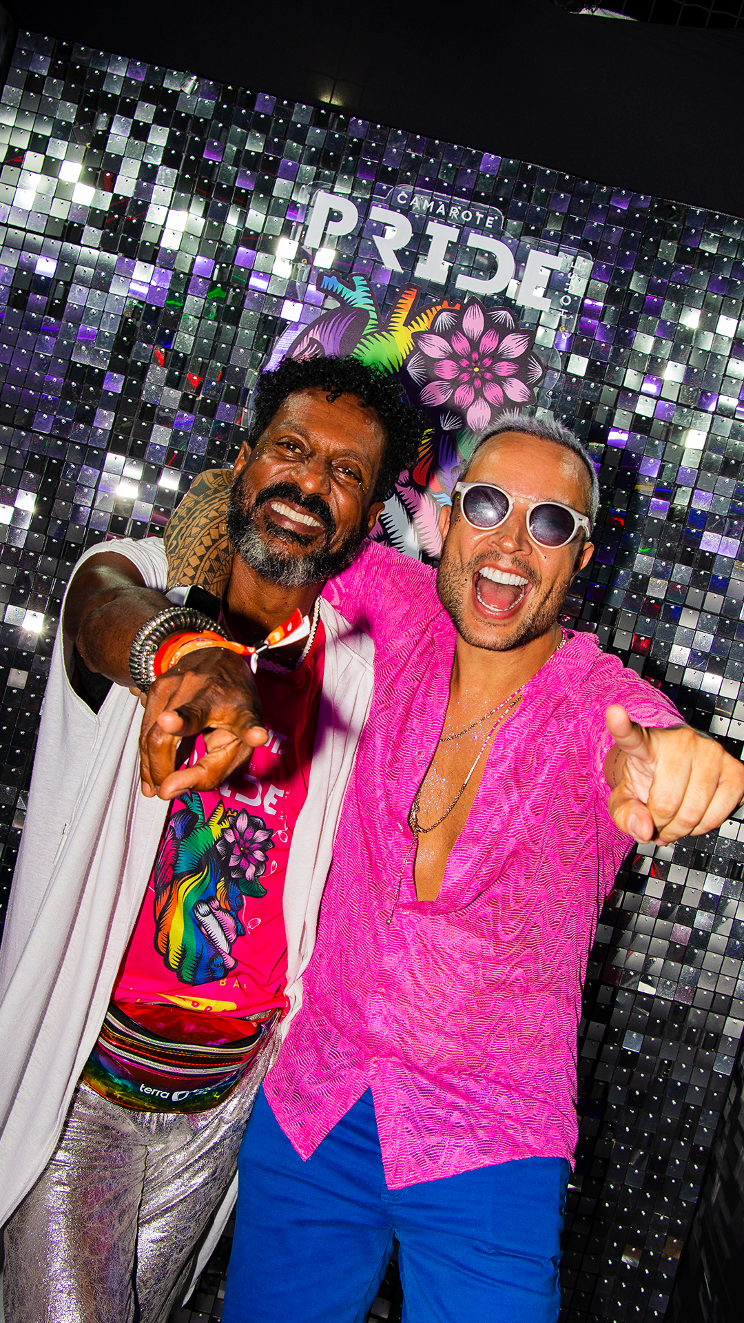 Ator da TV Globo, Luís Miranda, celebra a diversidade do Carnaval de Salvador no Camarote Pride