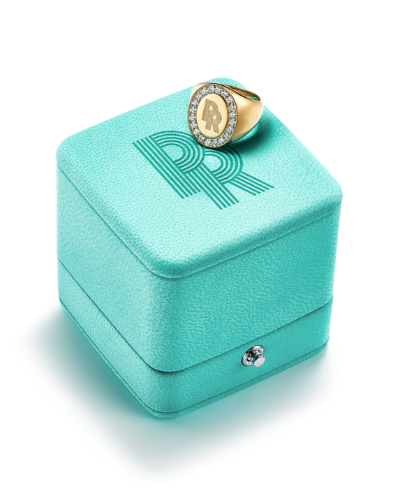 BRUNO MARS USA JOIA PERSONALIZADA DA TIFFANY & CO. PARA A GRANDE INAUGURAÇÃO DO BAR DE COQUETÉIS PINKY RING - imagem 5
