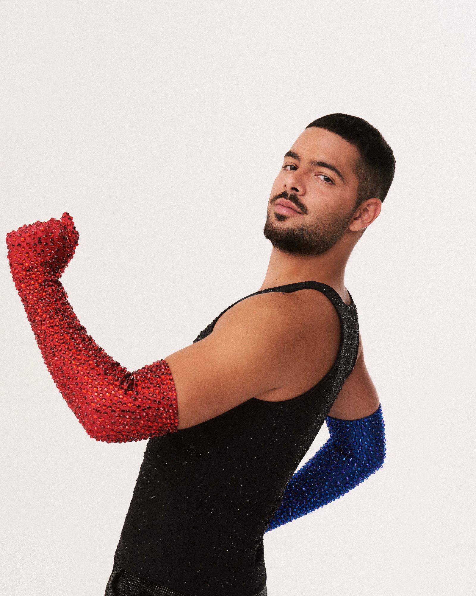 EM TRIBUTO A DANIELA MERCURY, PEDRO SAMPAIO USA LOOK INSPIRADO EM ‘O CANTO DA CIDADE’