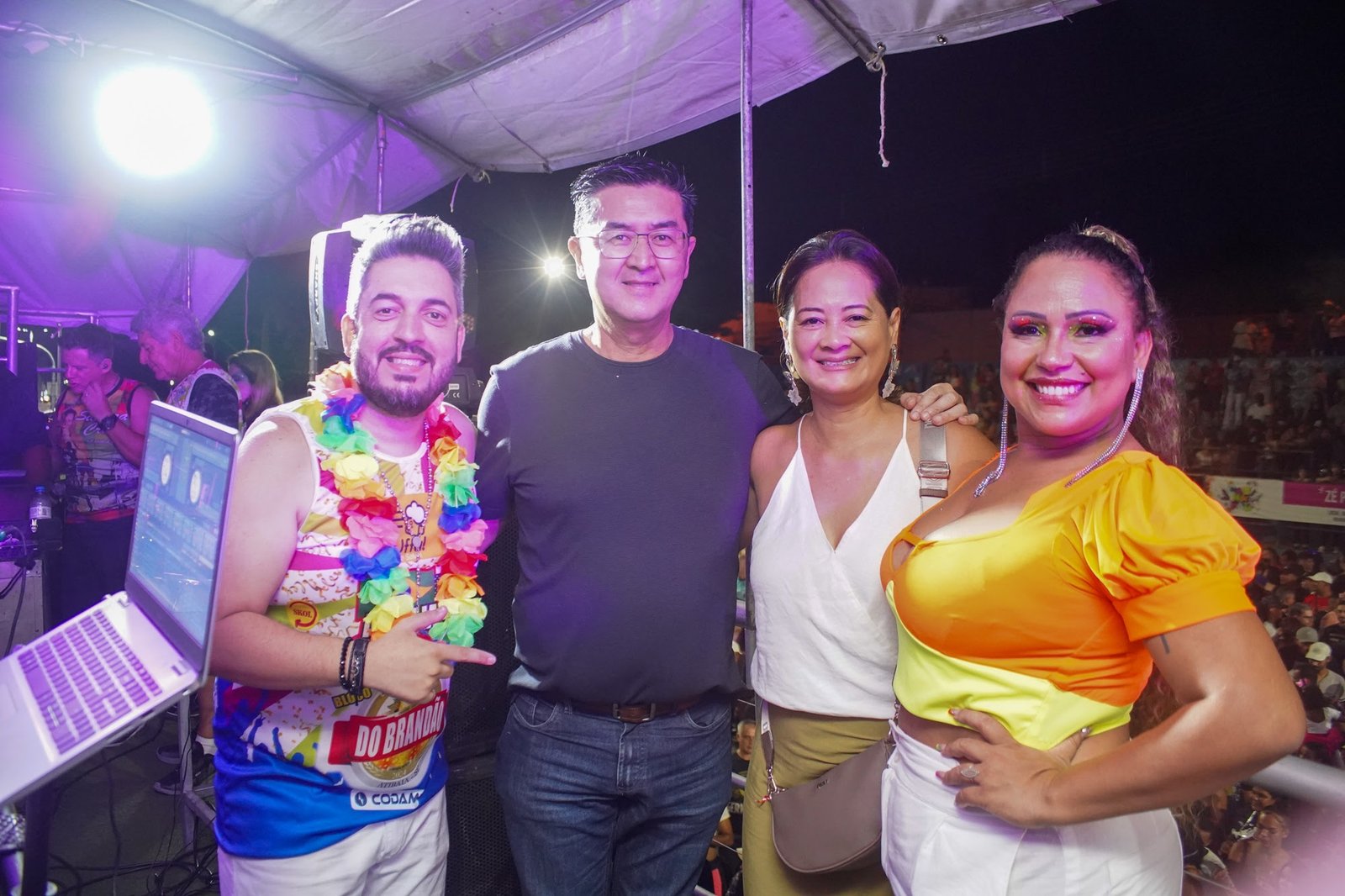 Mais de cinco mil pessoas participam do Bloco do Zé Pereira, na Passarela do Samba - imagem 3