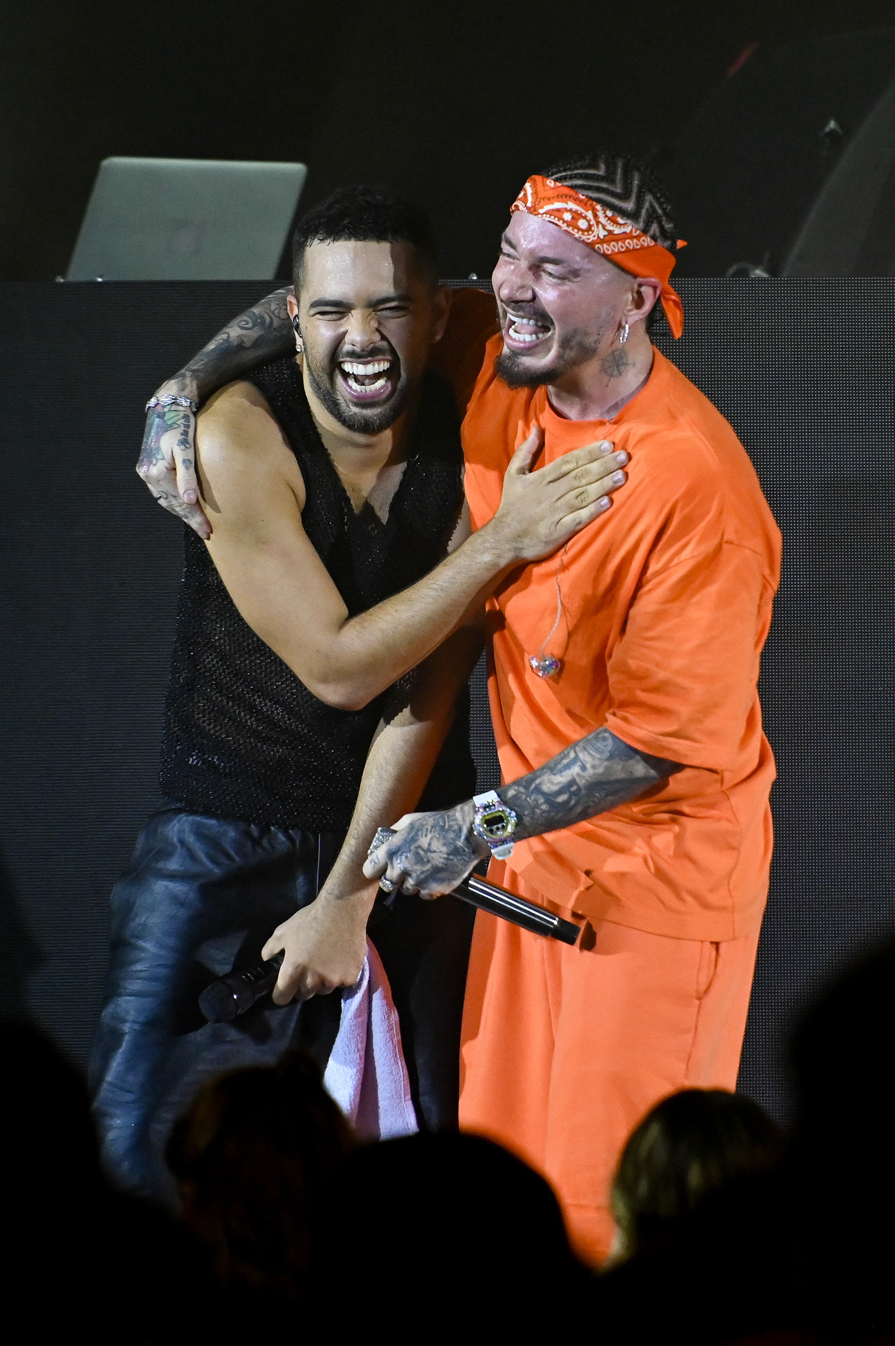 PEDRO SAMPAIO SOBE AO PALCO COM J BALVIN NO CAMAROTE SALVADOR