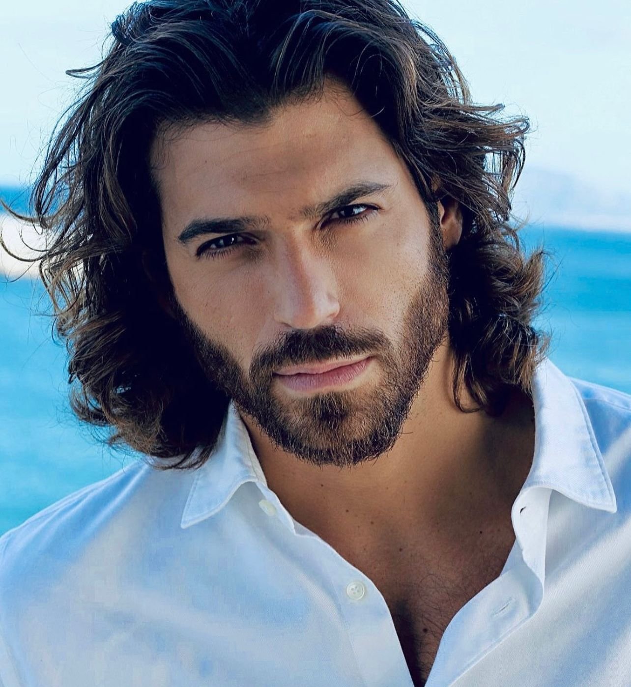 GALÃ TURCO CAN YAMAN FAZ VISITA INÉDITA AOS FÃS DO BRASIL