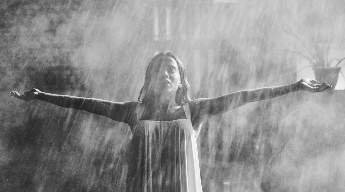 “ACEITA”: ANITTA CELEBRA SUA ESPIRITUALIDADE EM NOVO VIDEOCLIPE