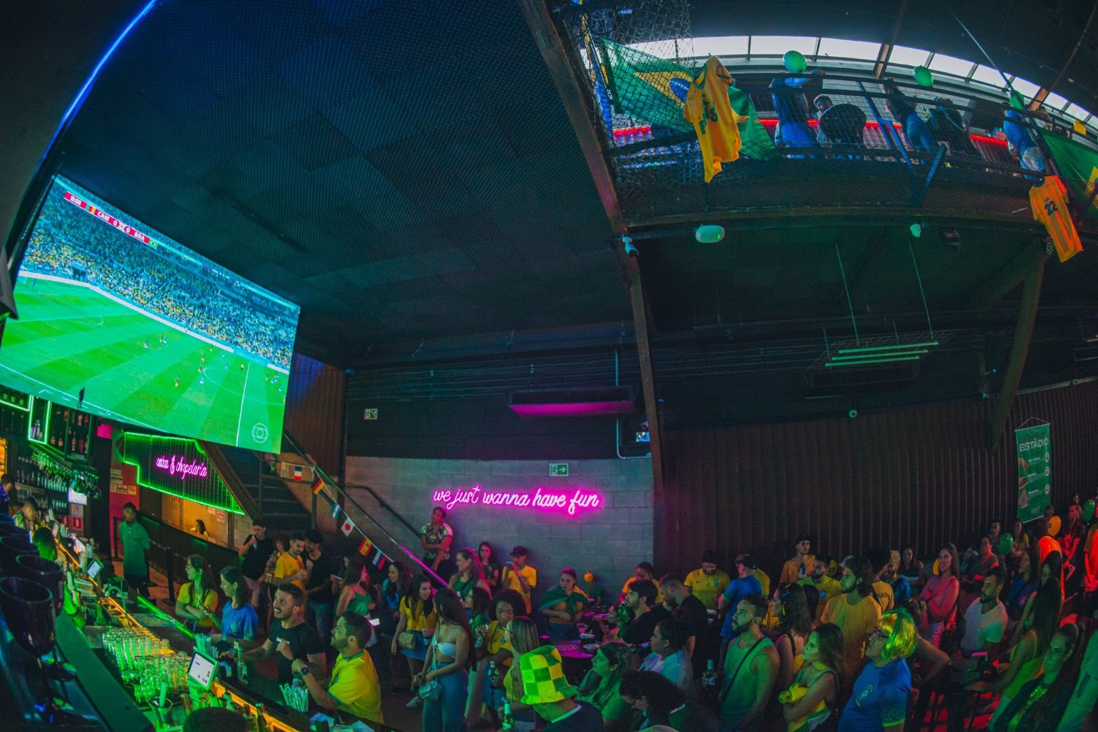 BARES DA VILA MADALENA OFERECEM MEGA ESTRUTURA COM TELÕES PARA TRANSMISSÃO DA PARTIDA FINAL DA CHAMPIONS - imagem 3