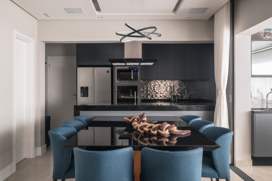 Base sóbria, destaques cromáticos e materiais nobres definem apartamento de 127 m2 - imagem 4