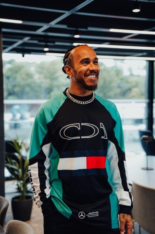 Lewis Hamilton, George Russell, Mick Schumacker e Doriane Pin vestiram Tommy Hilfiger durante o Grand Prix do - imagem 4