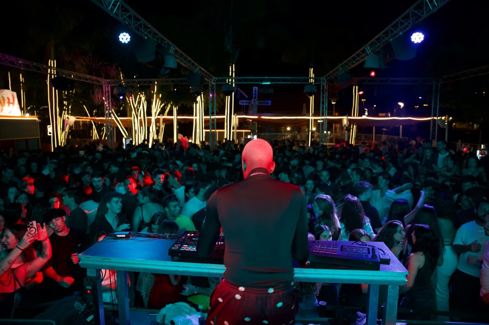 DJ Zullu agita o verão europeu com shows e parceria com fenômeno franco-camaronês Yamê - imagem 3