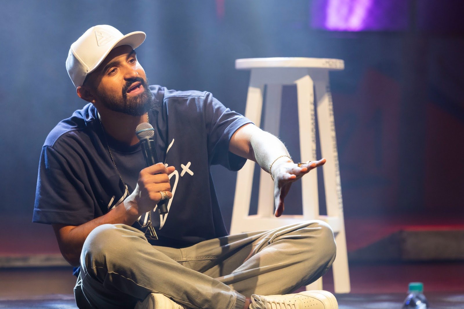 SUCESSO DE PÚBLICO, THIAGO VENTURA SEGUE EM TEMPORADANO TEATRO SABESP FREI CANECA, EM SÃO PAULO.