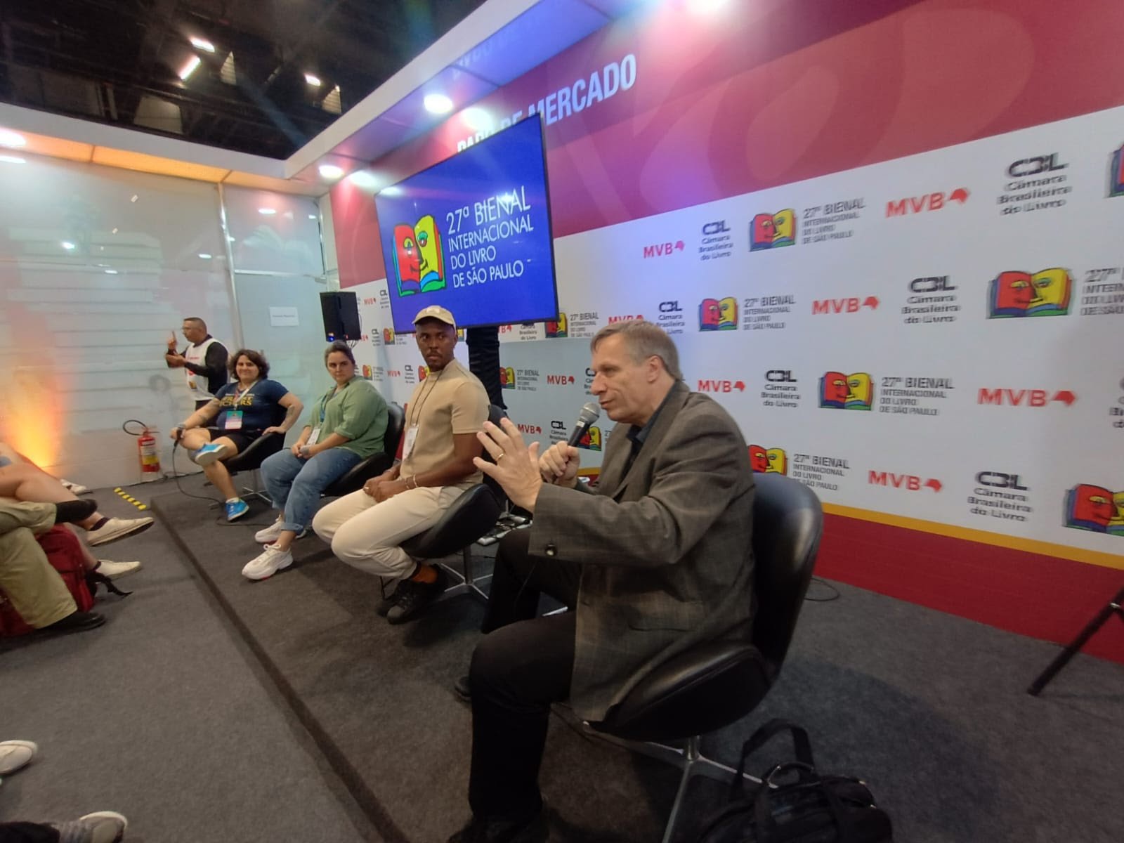 Matthias Grenzer, tradutor da Paulinas, participa do Papo de Mercado da Bienal Internacional do Livro de São - imagem 3
