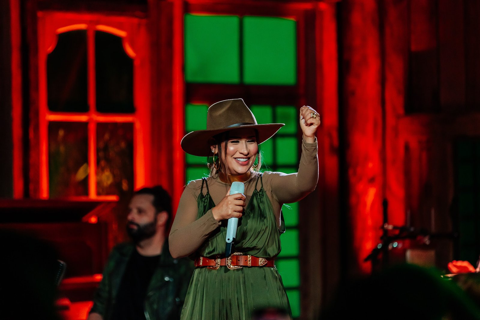 Simone Mendes anuncia gravação de novo DVD, em Manaus, e celebra indicação ao Grammy Latino com "Cintilante"