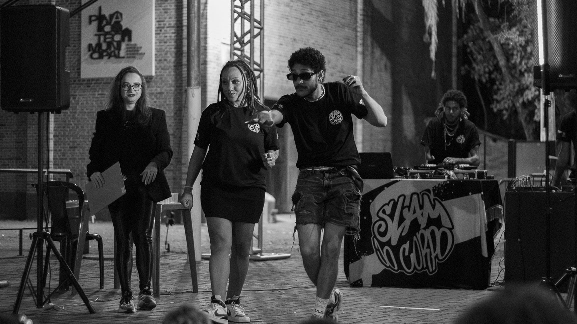 Slam do Corpo na Casa Museu Ema Klabin: poesia performática une surdos e ouvintes
