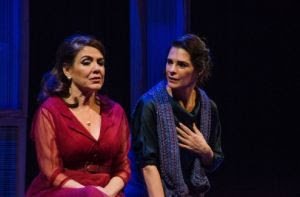 Helena Ranaldi e Martha Meola estrelam peça Por Trás das Flores, um mergulho poético na identidade e na