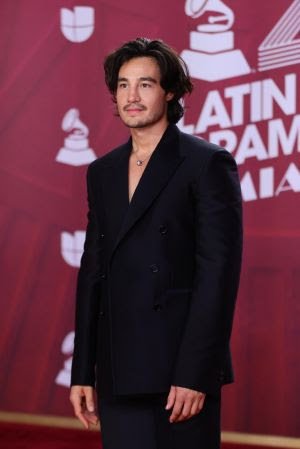 Tiago Iorc brilha em Bvlgari no Grammy Latino em Miami